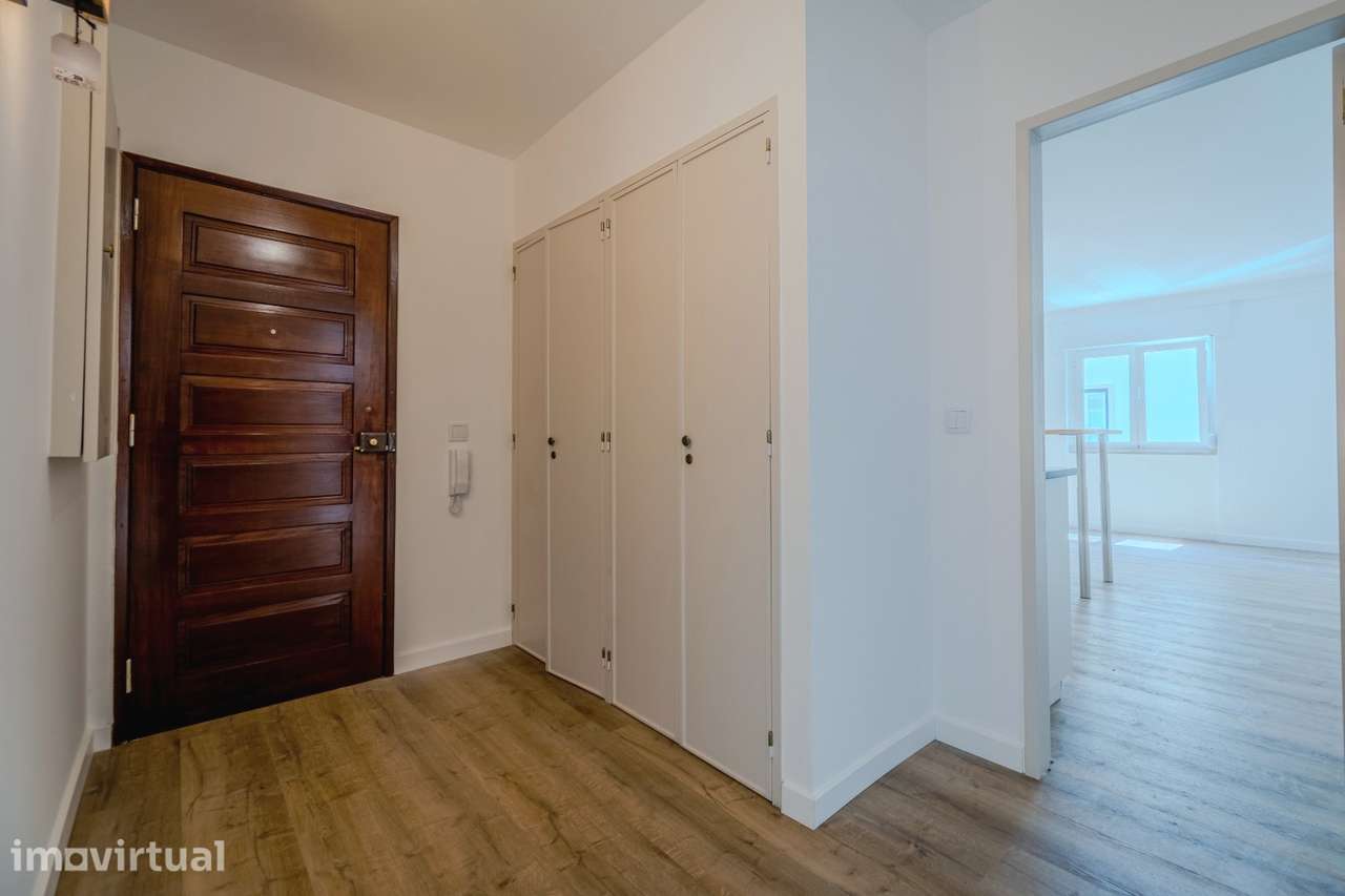 Apartamento T1 RENOVADO | Coração da Vila da Ericeira - Grande imagem: 2/35