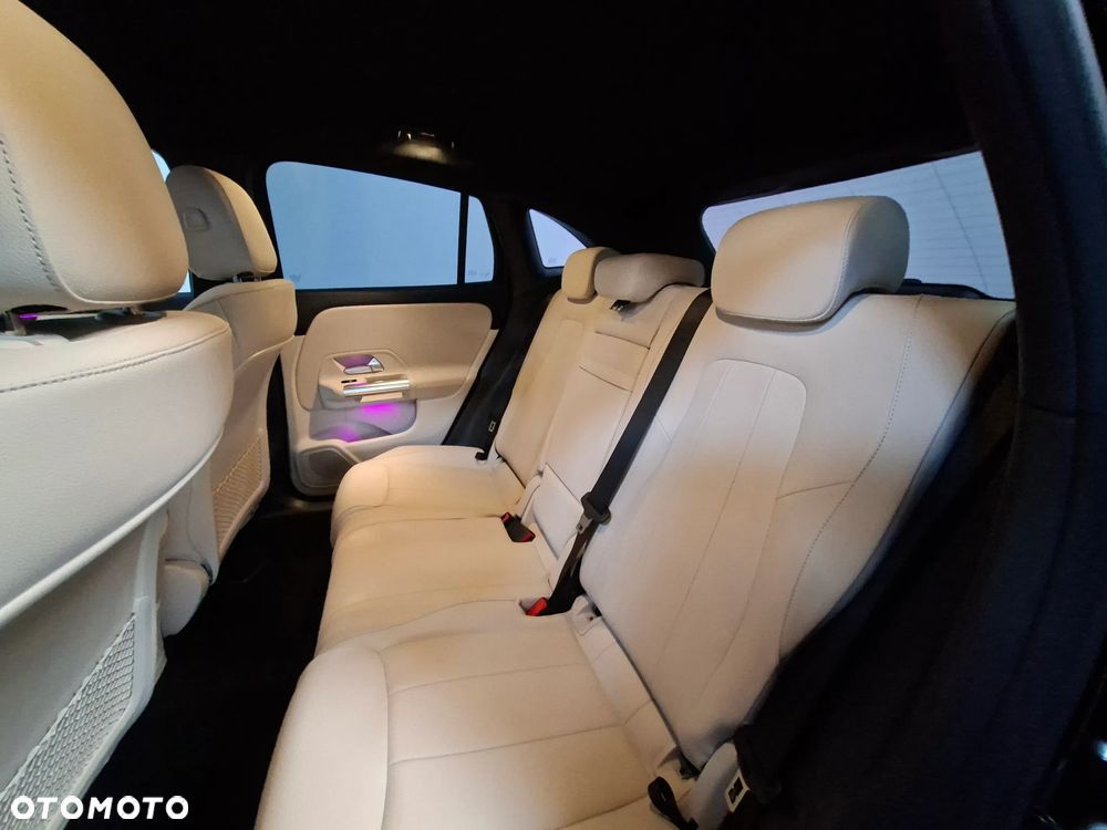 Mercedes-Benz GLA 200 Progressive - 11