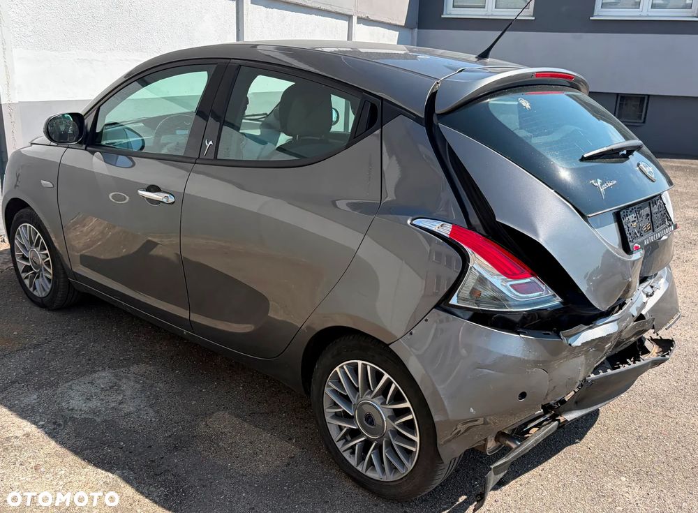 Lancia Ypsilon 1.2 8V Gold - 38