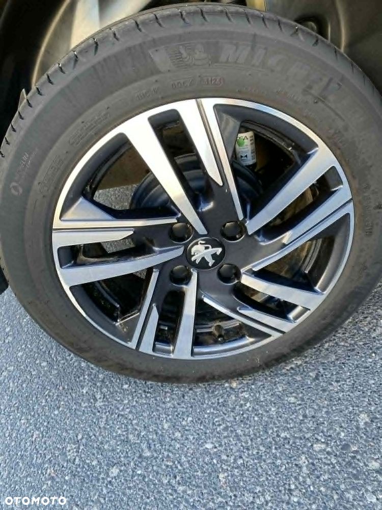 Peugeot 208 PureTech 75 Allure - 21