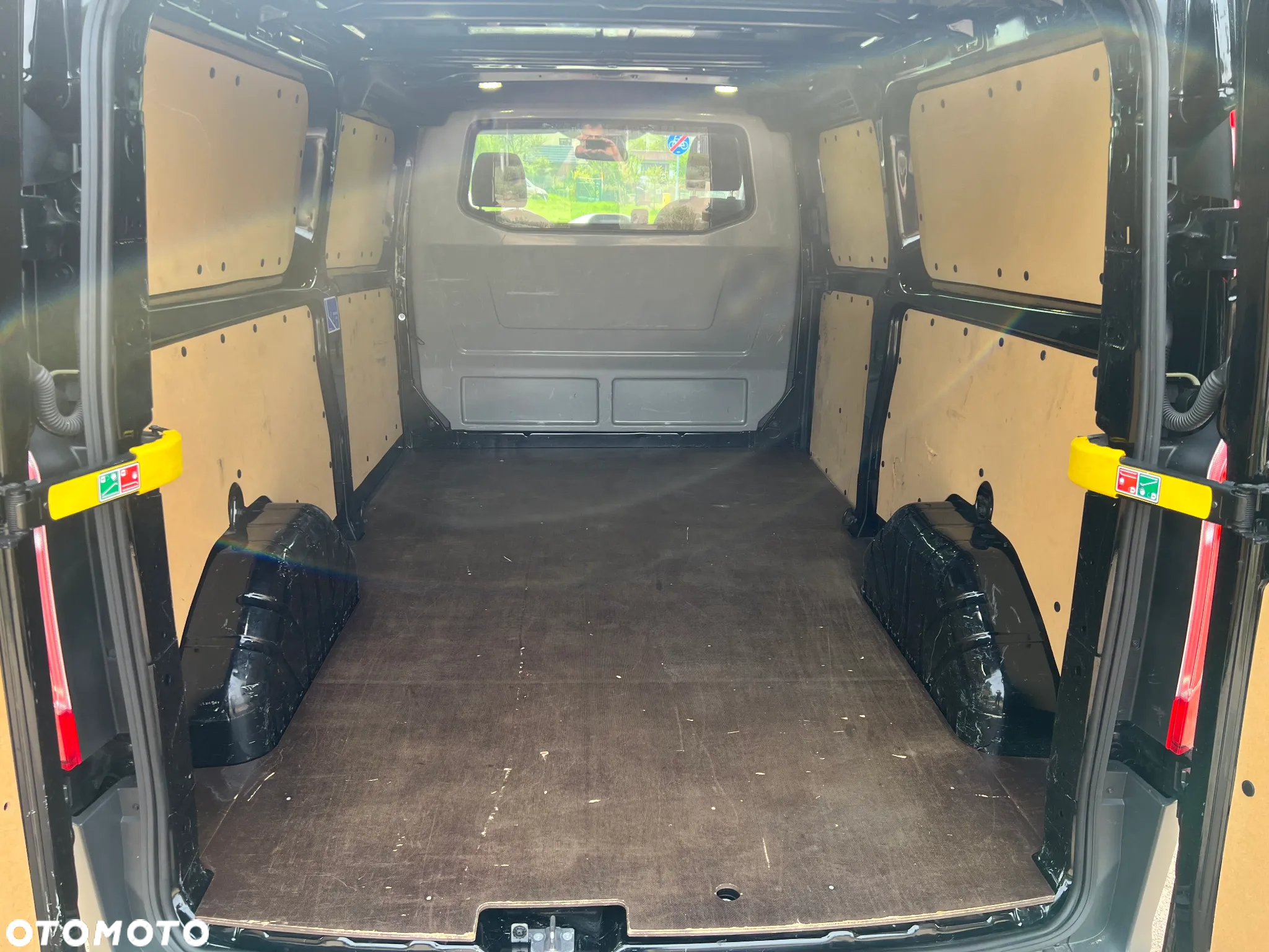 Ford TRANSIT CUSTOM - 11