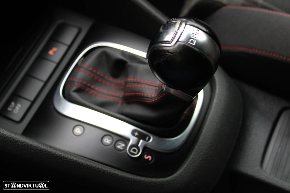 VW Golf 2.0 GTI DSG - 42
