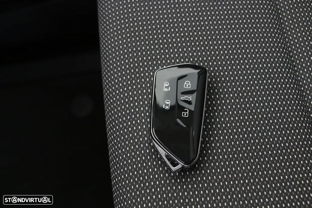 VW Multivan 1.5 TSI e-Hybrid Life DSG - 32