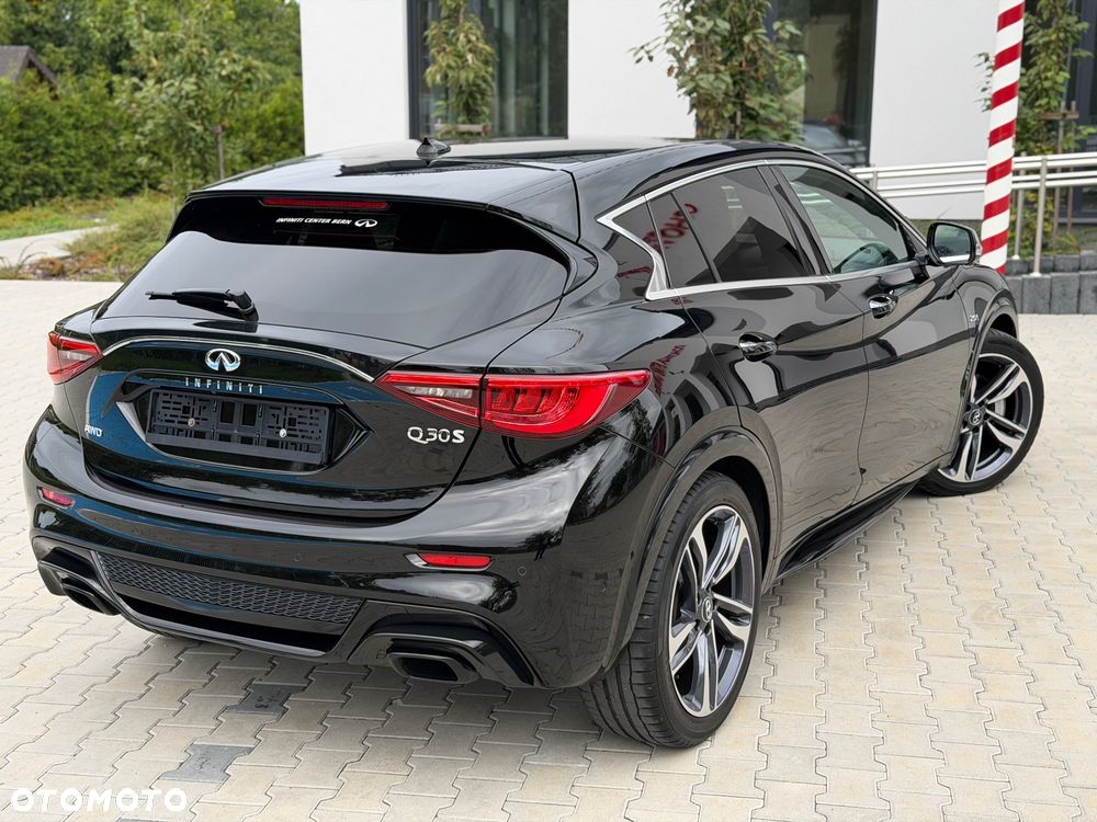 Infiniti Q30 2.0t DCT AWD Sport City Black - 12