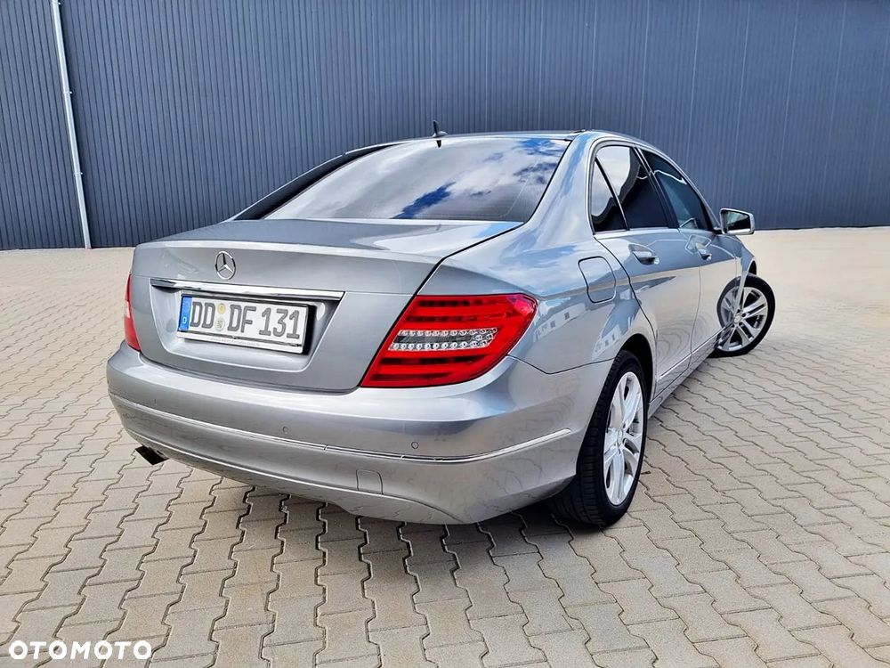 Mercedes-Benz Klasa C 180 BlueEFFICIENCY Elegance - 11
