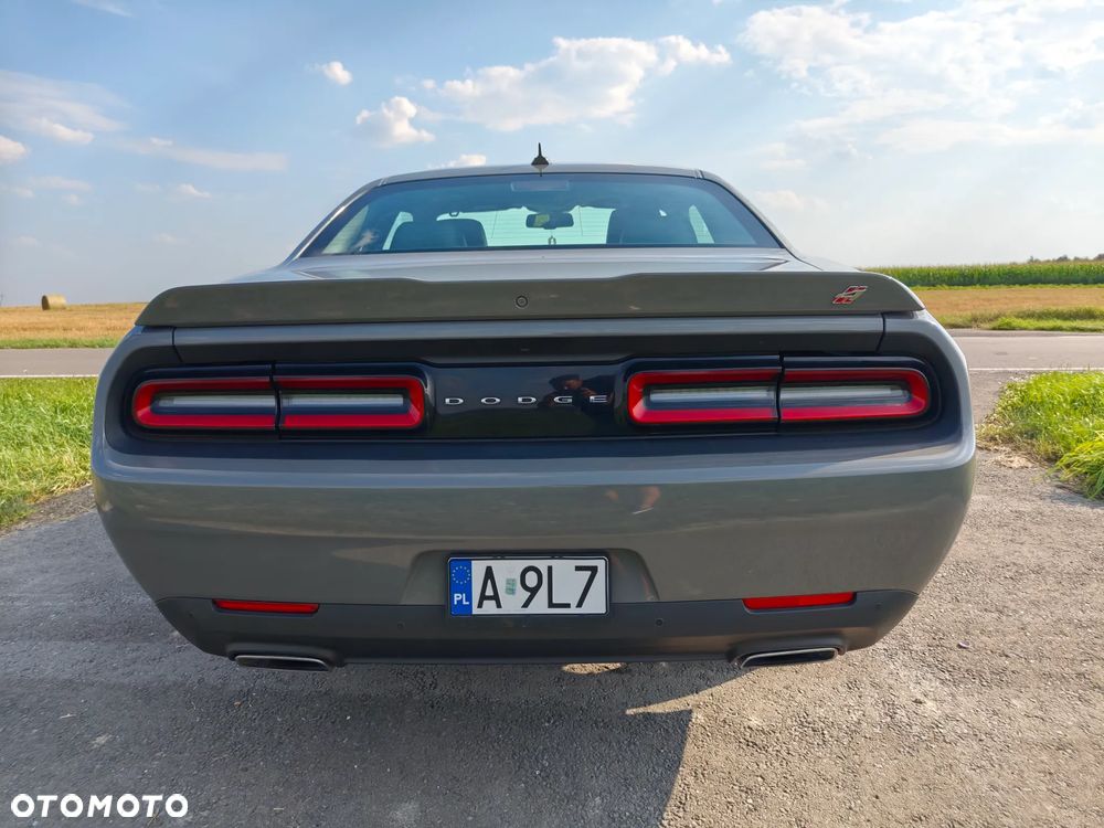Dodge Challenger - 9