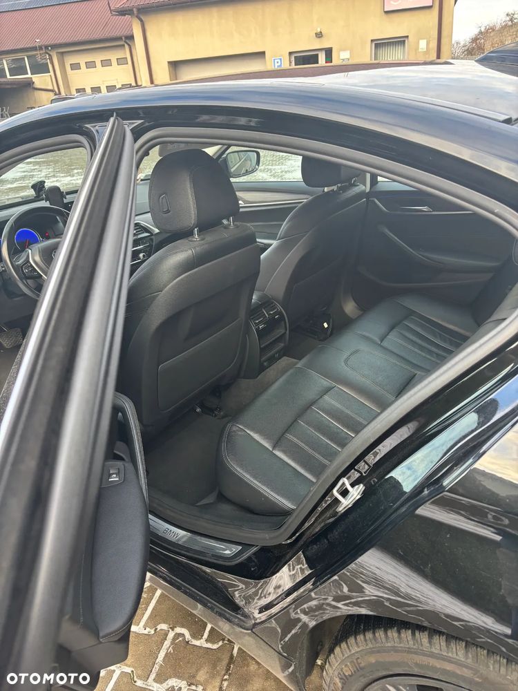 BMW Seria 5 530d xDrive Sport Line - 17
