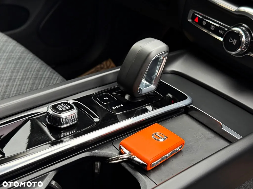Volvo XC 60 B4 D Geartronic Momentum Pro - 13