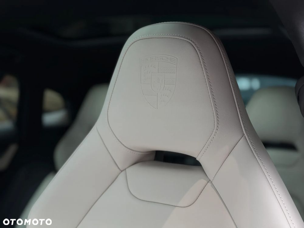 Porsche Panamera 4 E-Hybrid PHEV - 22