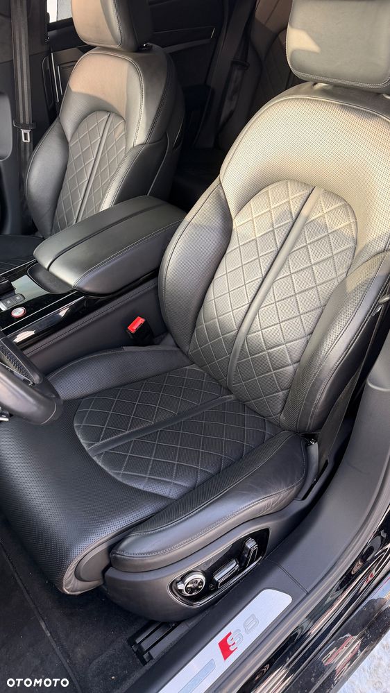 Audi S8 Plus - 16