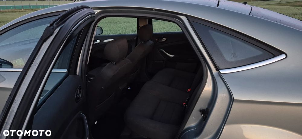Ford Mondeo 2.0 TDCi Ambiente - 8