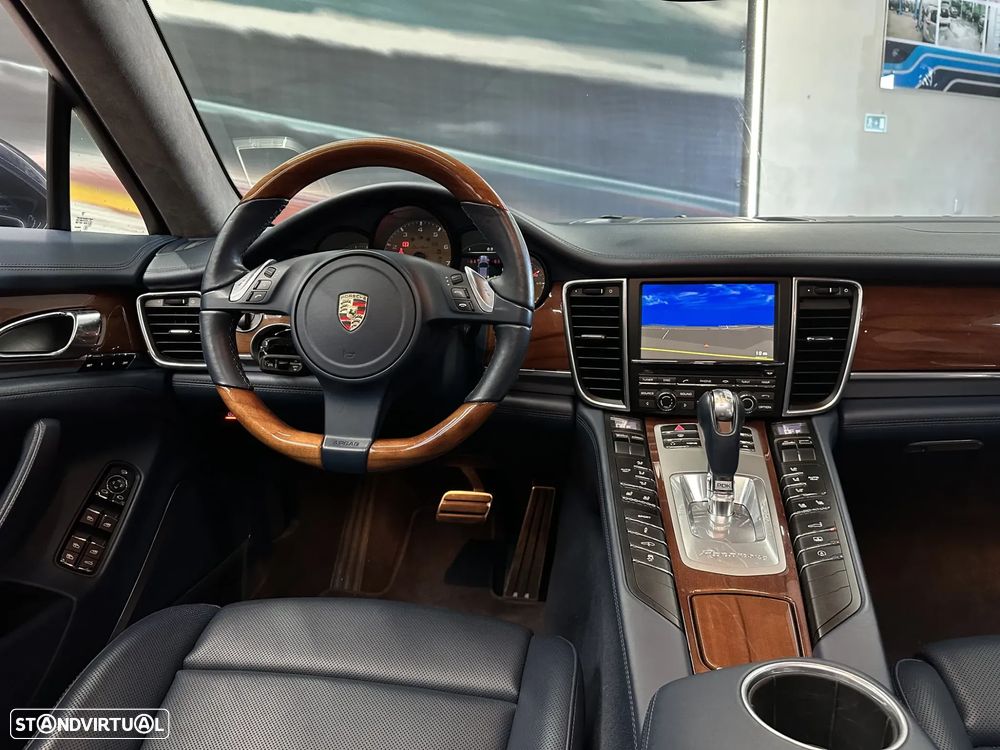 Porsche Panamera Turbo PDK - 27