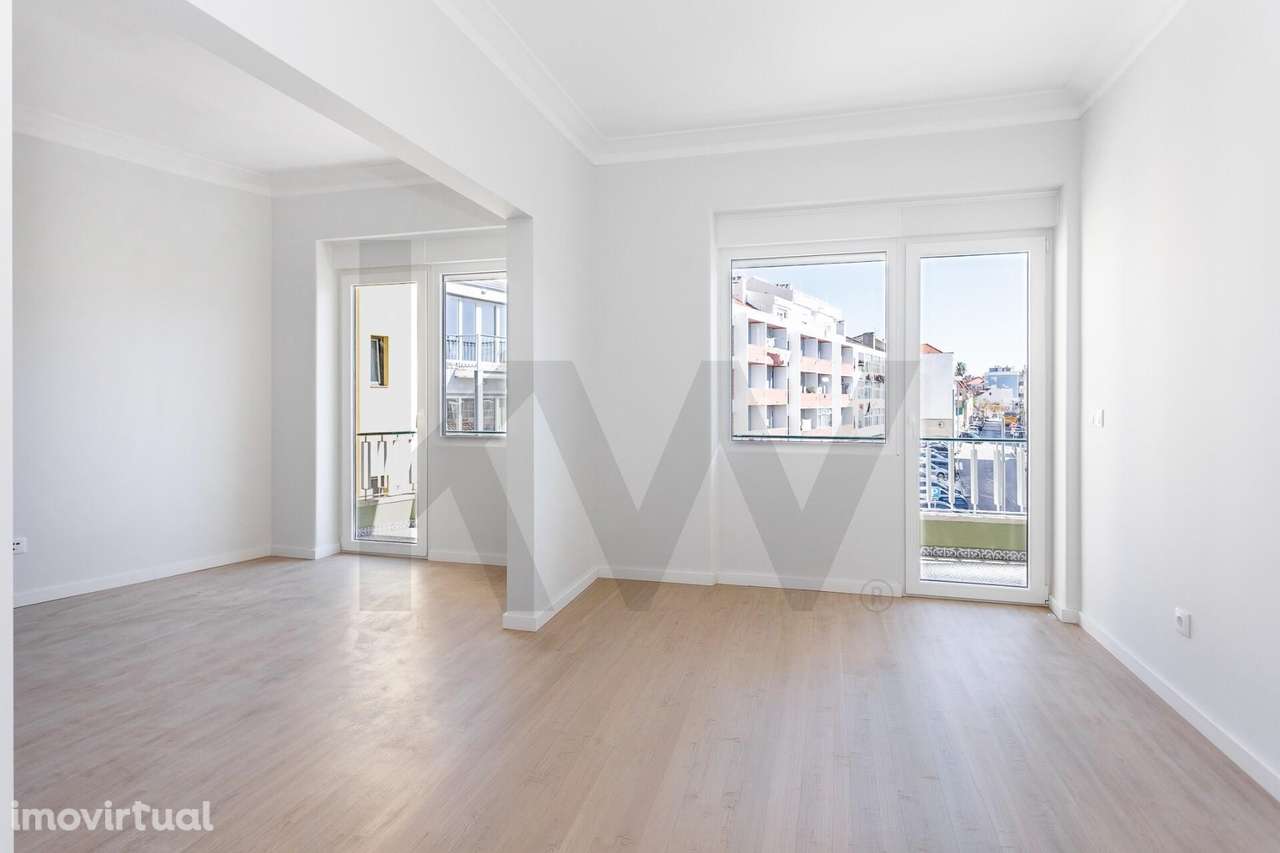 T2+1 Totalmente Remodelado com Varanda na Ajuda - Grande imagem: 2/23