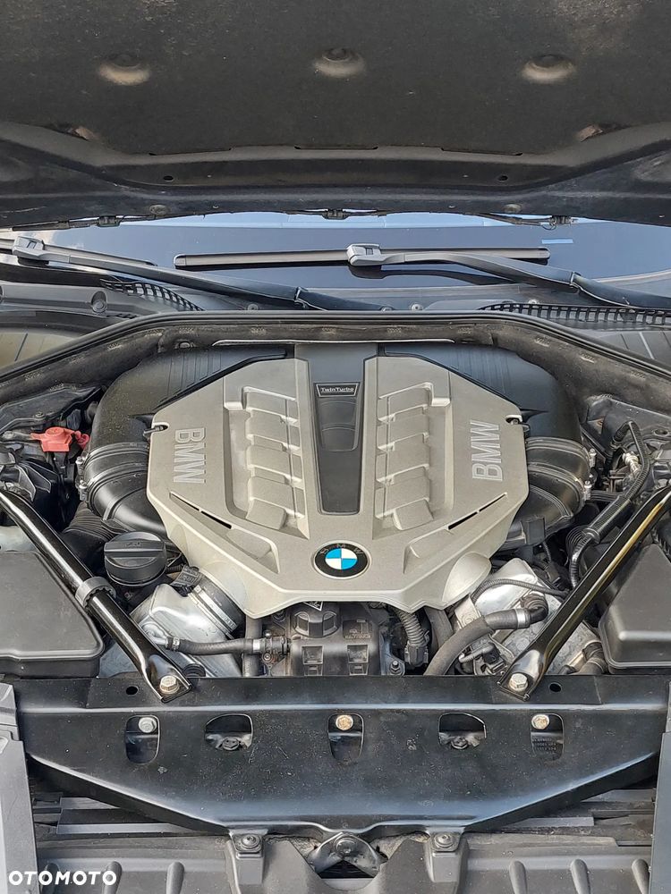 BMW Seria 7 750i L - 27