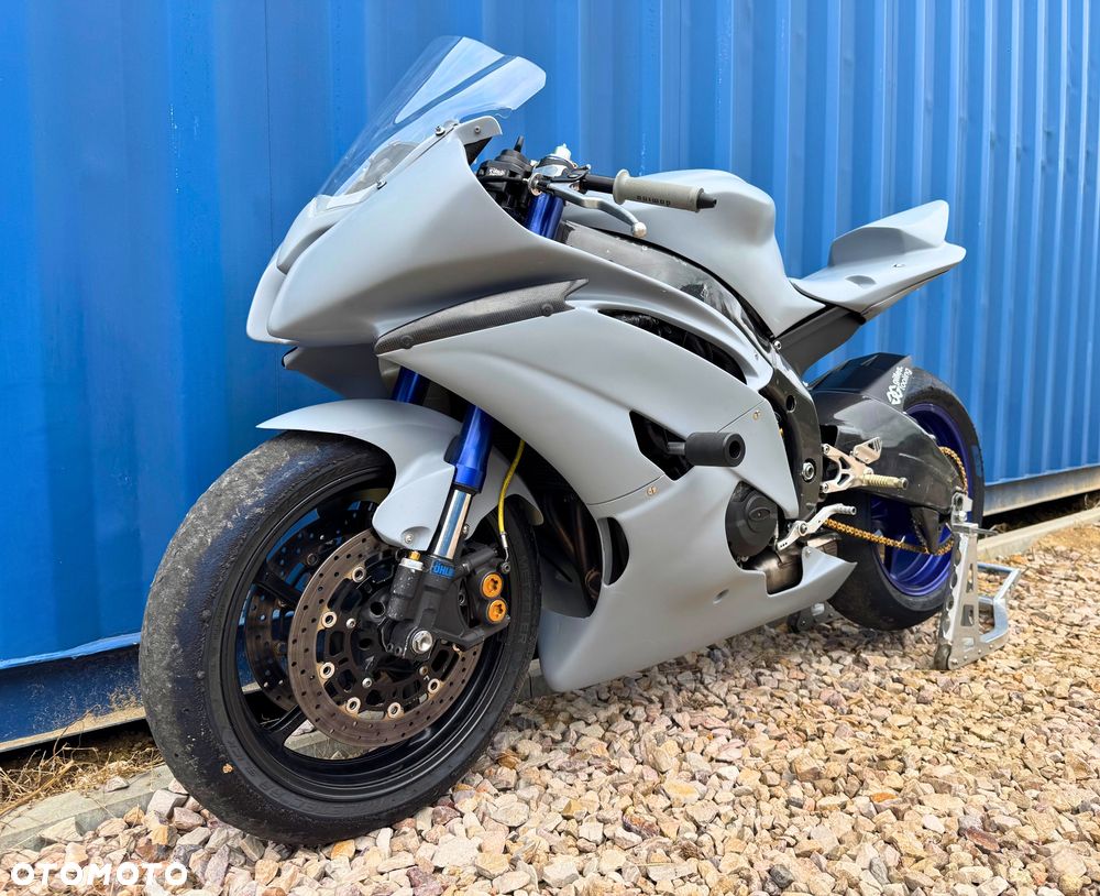 Yamaha R6 - 1
