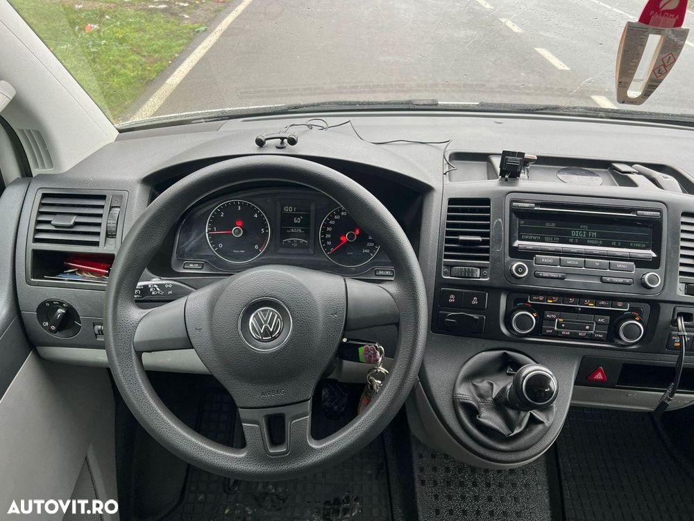 Volkswagen Caravelle - 14