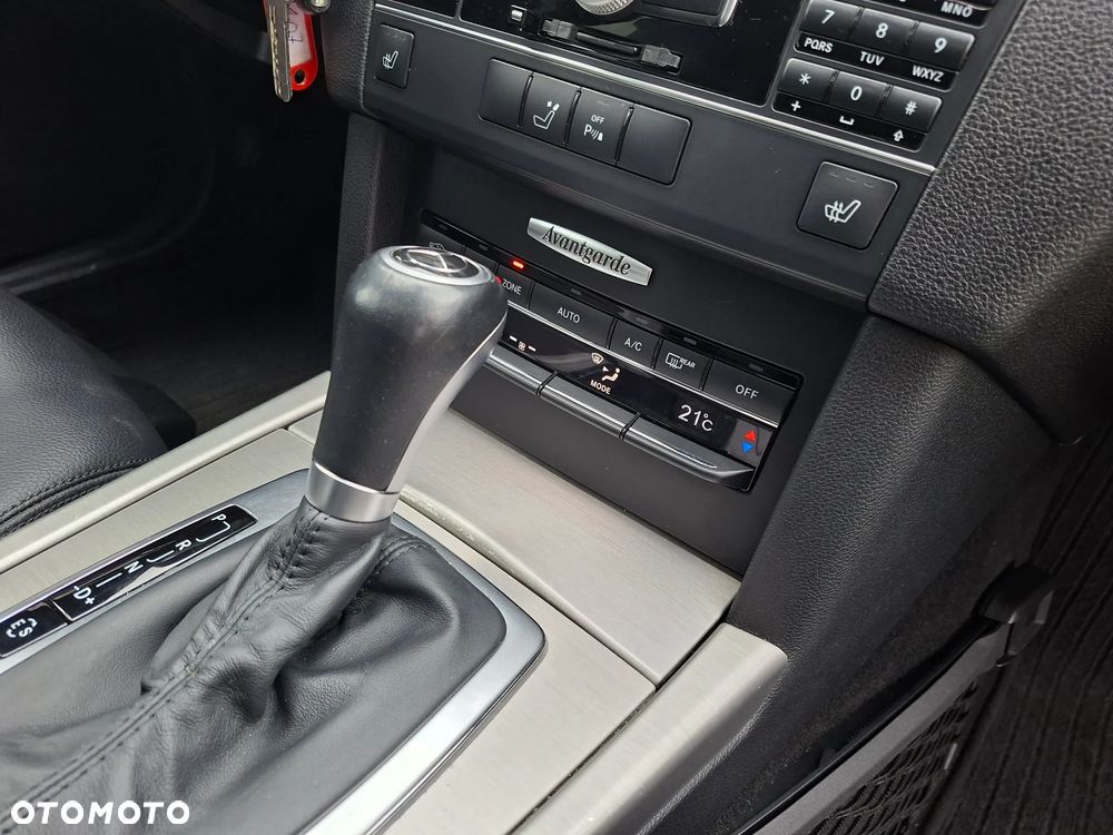 Mercedes-Benz Klasa E 250 T CDI DPF BlueEFFICIENCY Automatik Avantgarde - 23