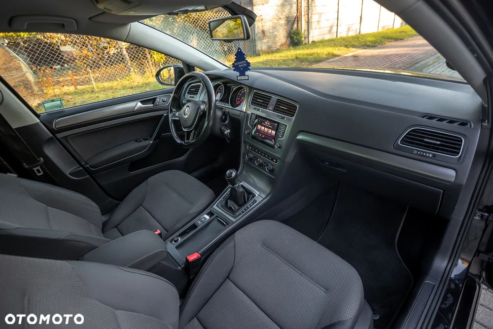 Volkswagen Golf - 32