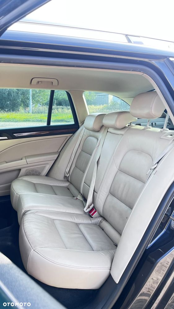 Skoda Superb 2011 photo 4