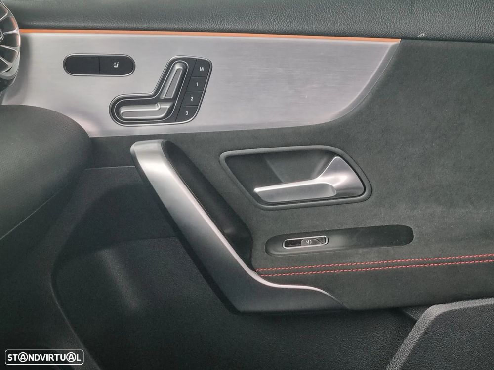 Mercedes-Benz A 250 Limousine e AMG Line - 13