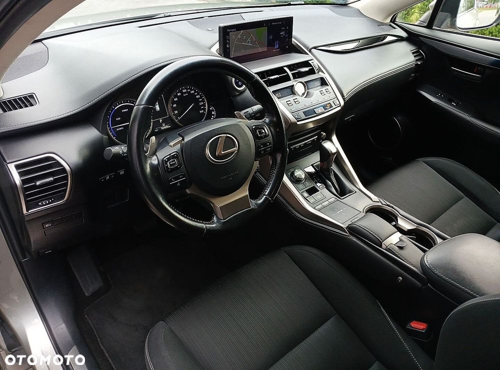 Lexus NX 300h Business Edition AWD - 16