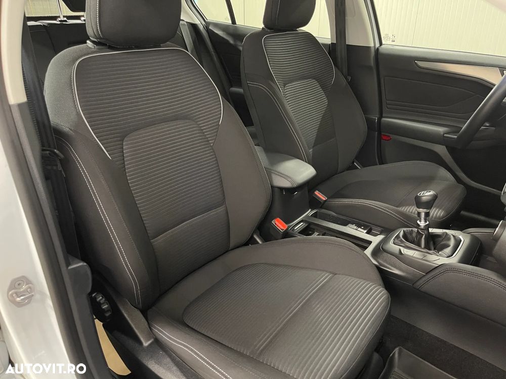 Ford Focus 1.0 EcoBoost MHEV Titanium - 9