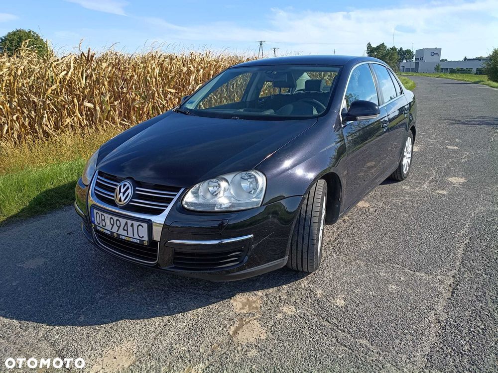 Volkswagen Jetta - 1
