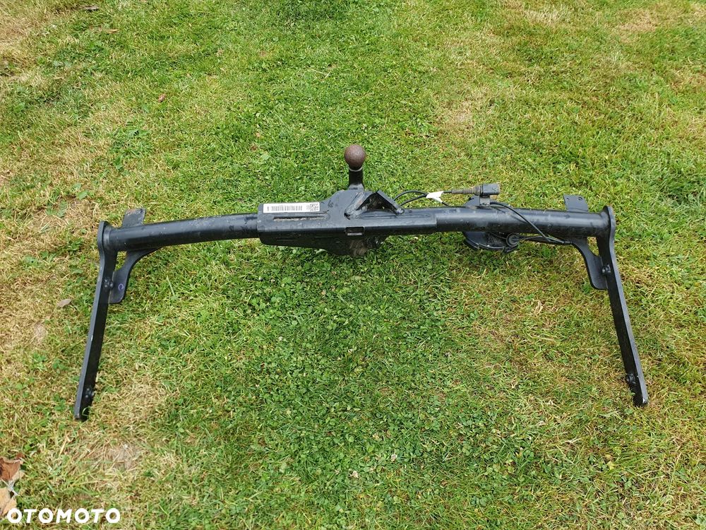 VW Golf VII 7 hak holowniczy 5G0803880 - 5