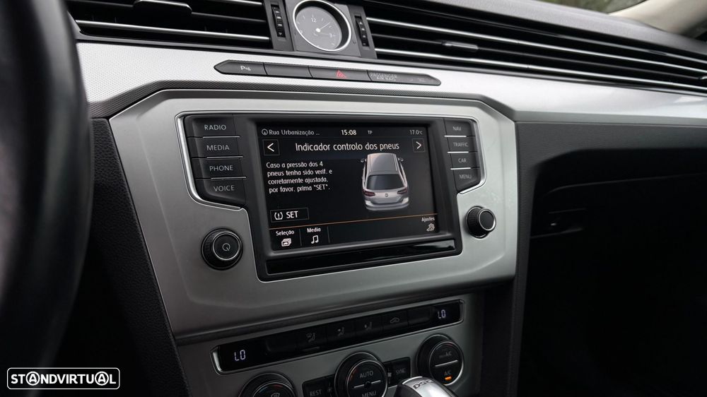 VW Passat Variant 2.0 TDi Highline DSG - 26