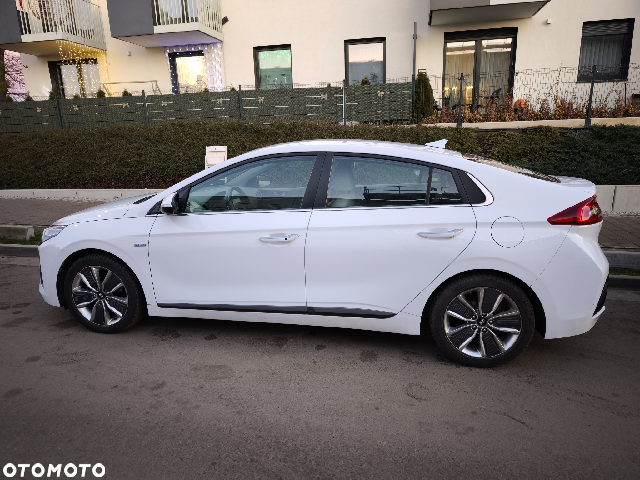 Hyundai IONIQ ver-hybrid-platinum - 10