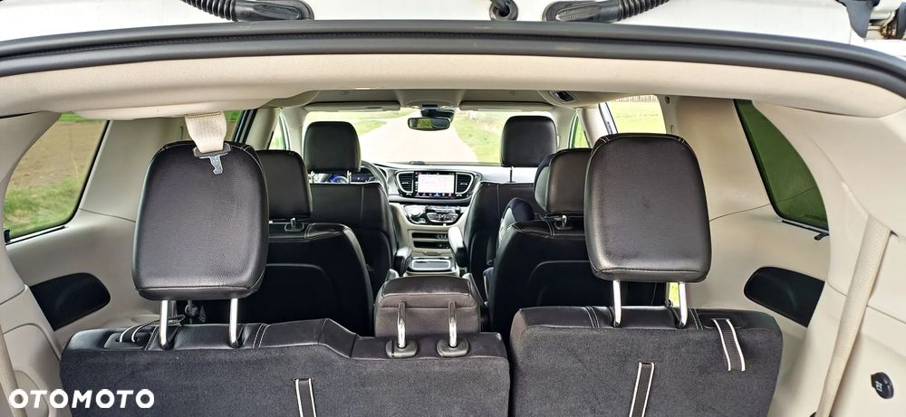 Chrysler Pacifica - 22