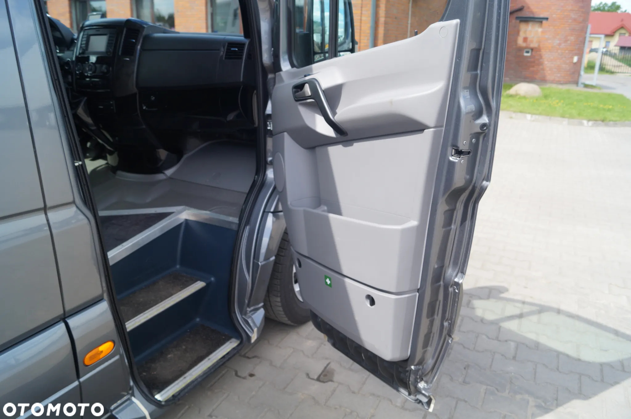 Mercedes-Benz Sprinter - 14
