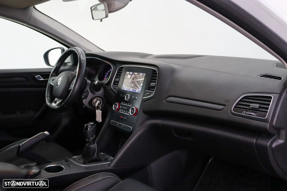 Renault MEGANE 4 - 24