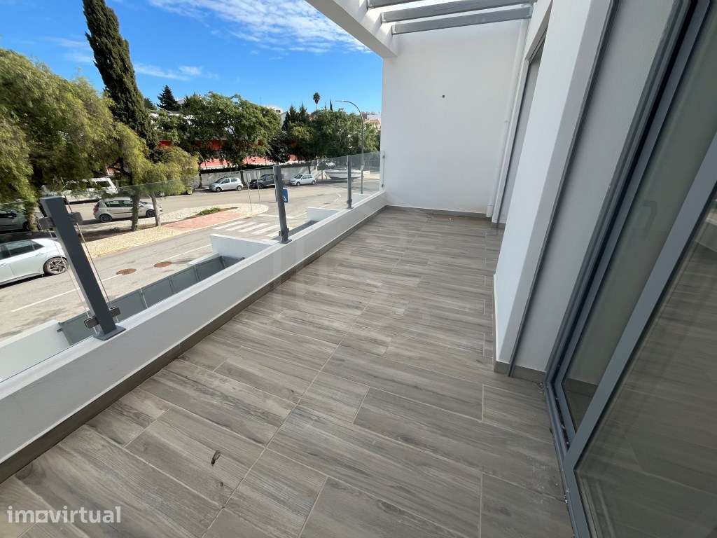 Moradia T3 nova, com arquitetura moderna em Tavira, Algarve - Grande imagem: 2/17