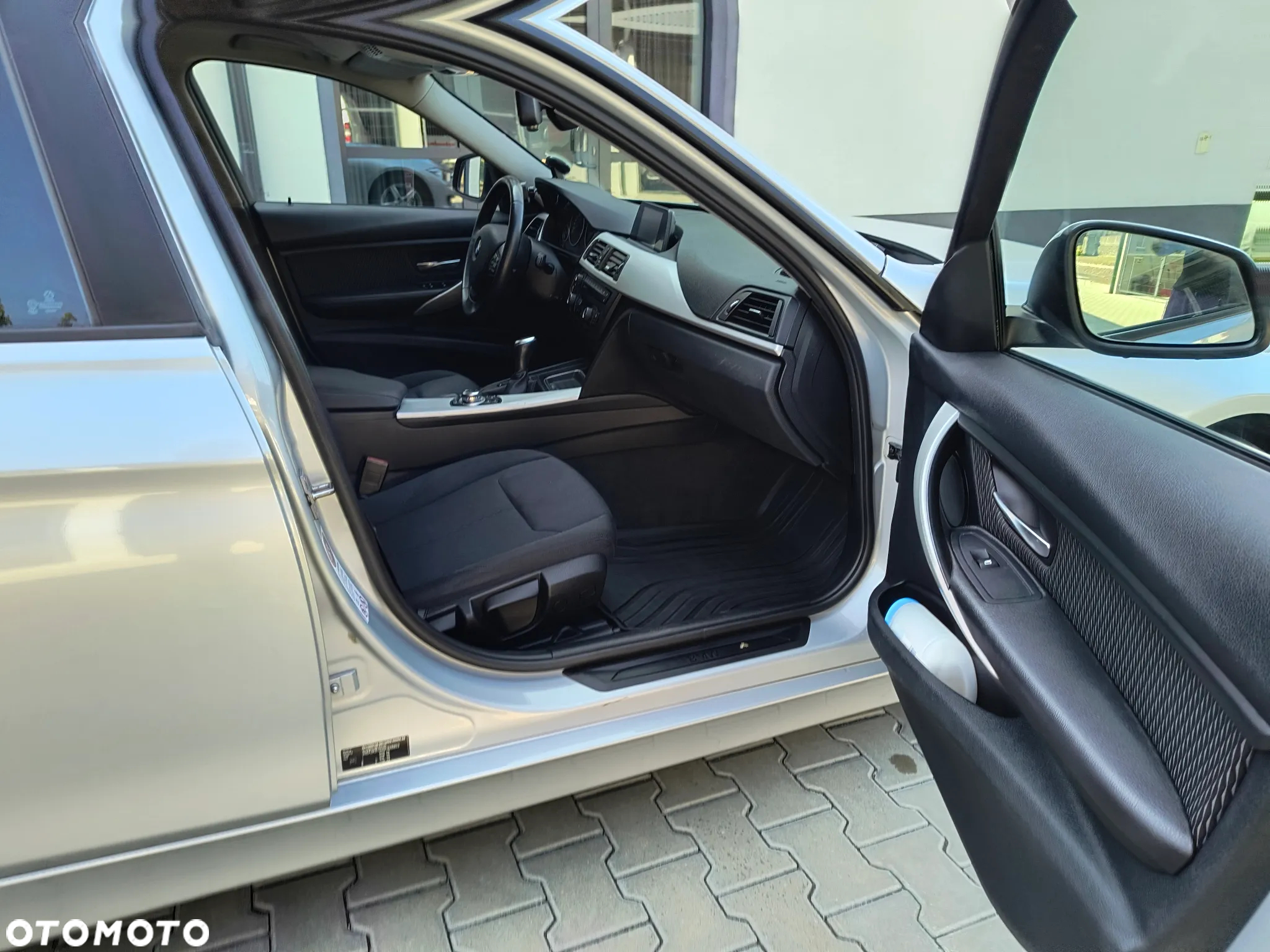 BMW Seria 3 320d DPF Touring - 8
