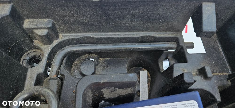 Renault Twingo 2 II Zestaw naprawczy Lewarek Klucz do kół Kompresor do opon Sprężarka powietrza Zestaw naprawczy do zmiany koła - 7