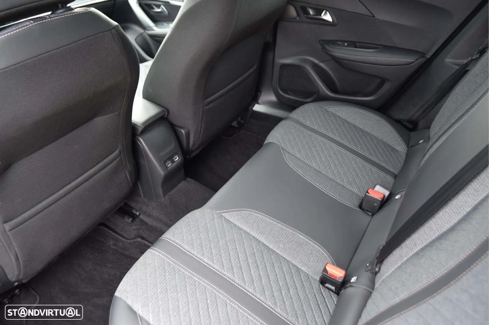 Peugeot 2008 1.2 Hybrid Allure e-DCS6 - 12