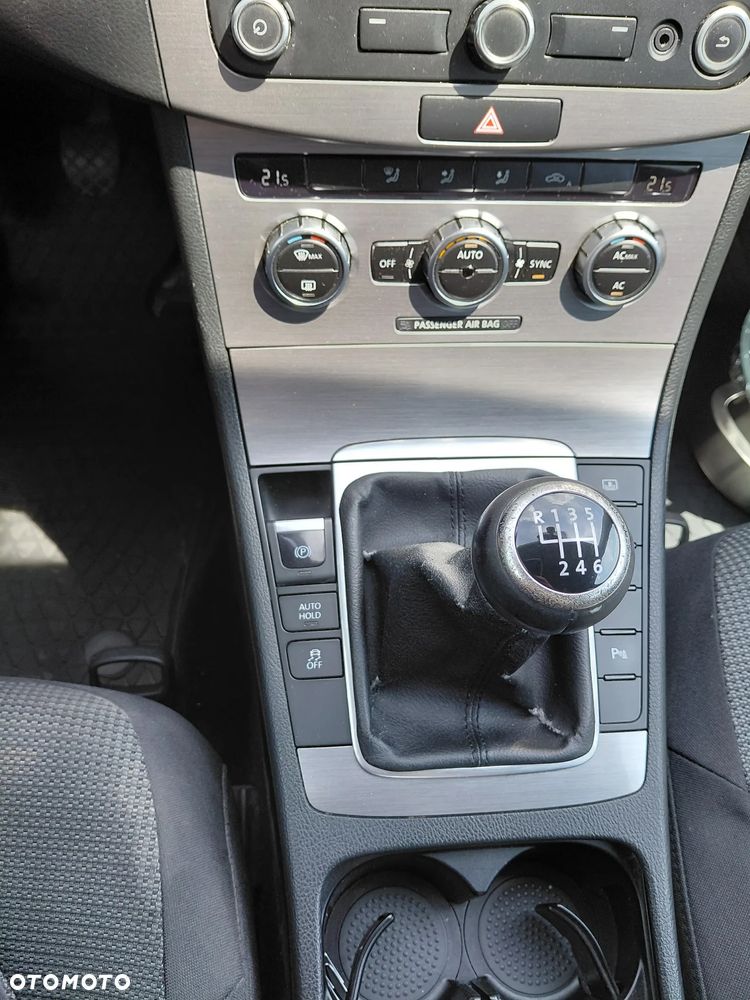Volkswagen Passat 2.0 TDI Comfortline - 28