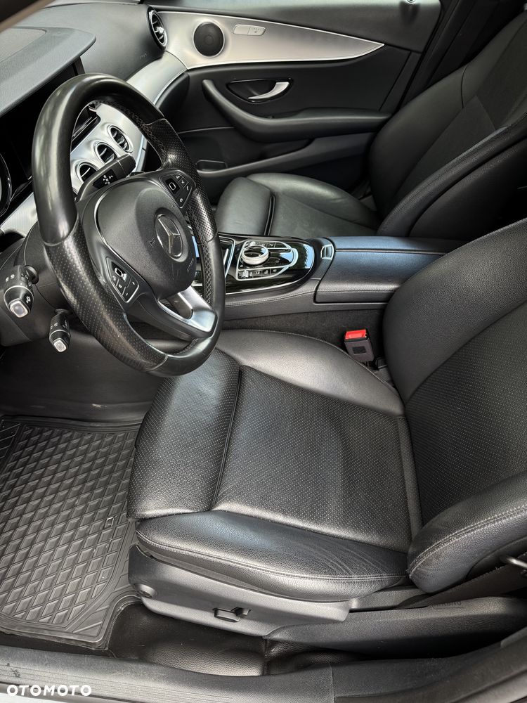 Mercedes-Benz Klasa E 220 d 4Matic T 9G-TRONIC Avantgarde - 9