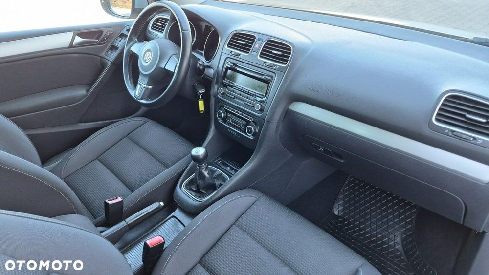 Volkswagen Golf - 22