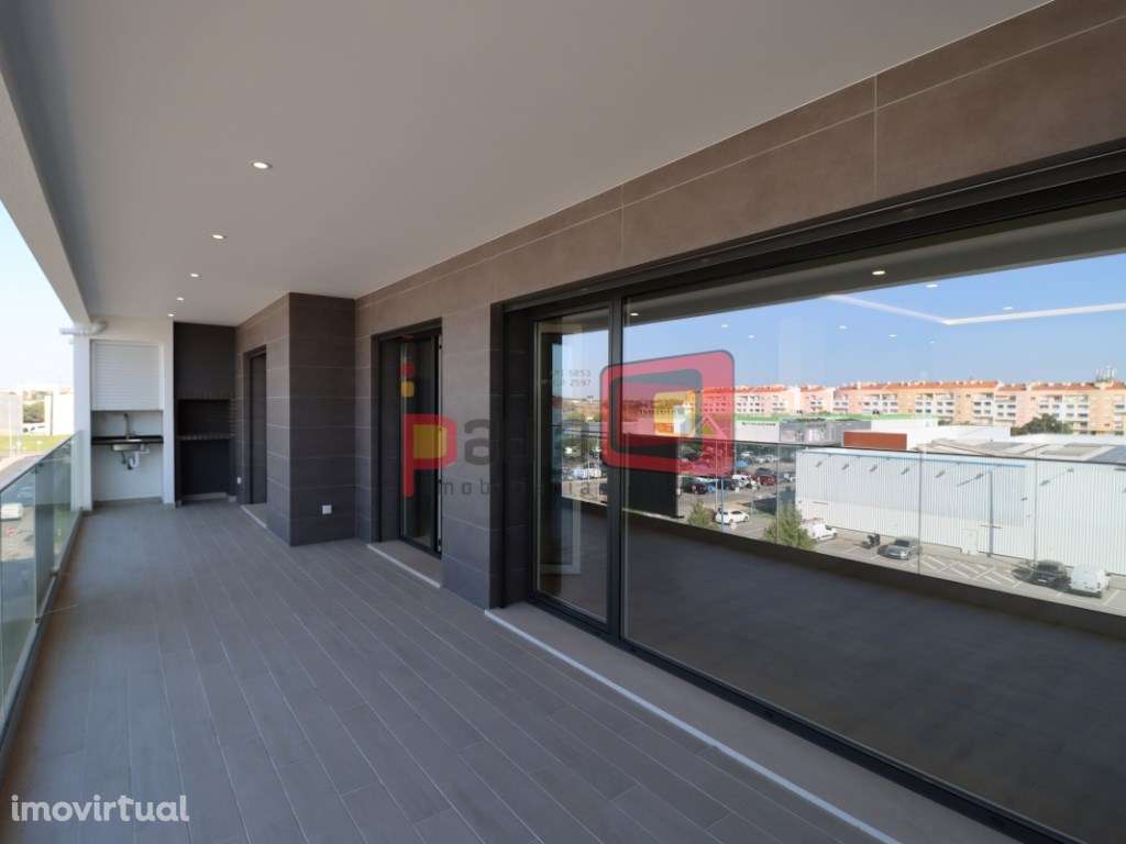 APARTAMENTO T4 DUPLEX NOVO - MONTIJO - Grande imagem: 2/46