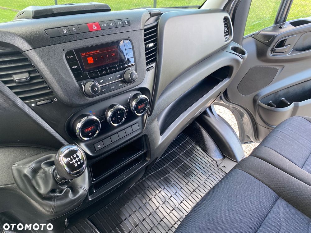 Iveco DAILY 3.0 MAX długi, niski przebieg, salon Polska, bezwypadkowy - 28