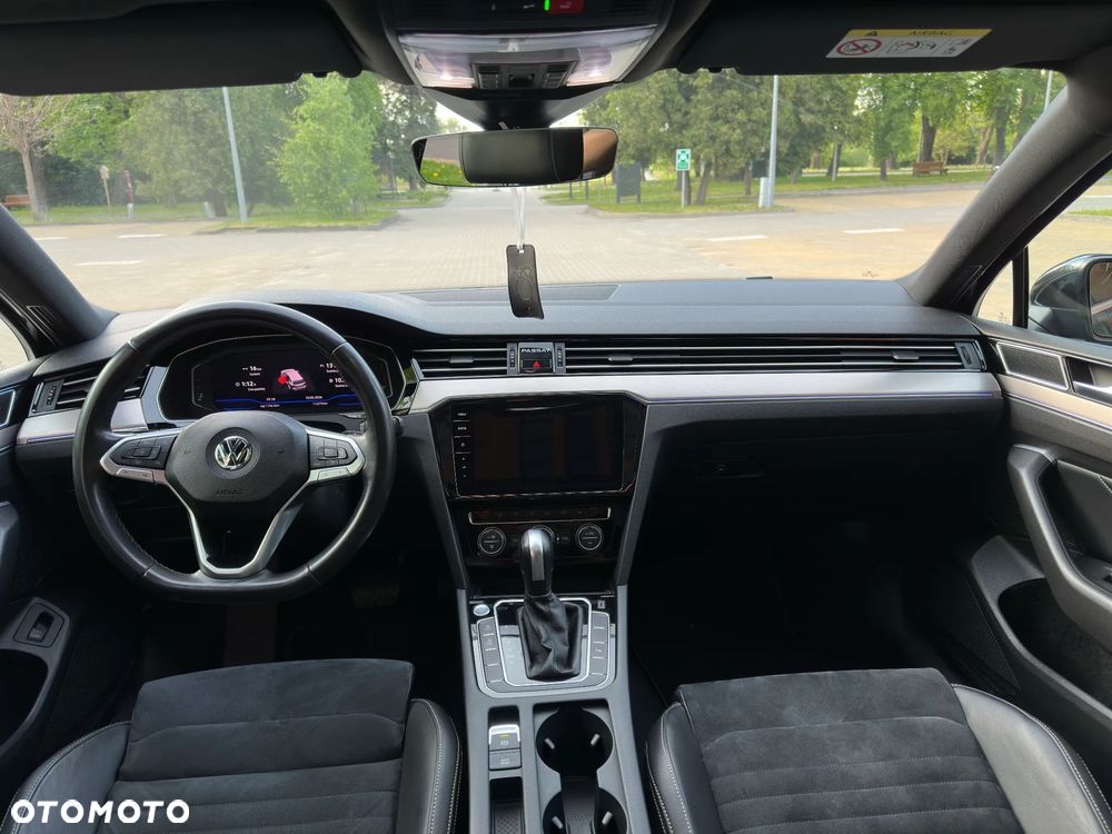 Volkswagen Passat 1.6 TDI SCR DSG Conceptline - 8