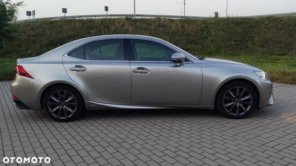 Lexus IS 300h Comfort - 6