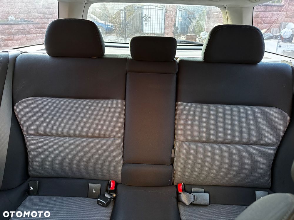 Subaru Legacy - 16