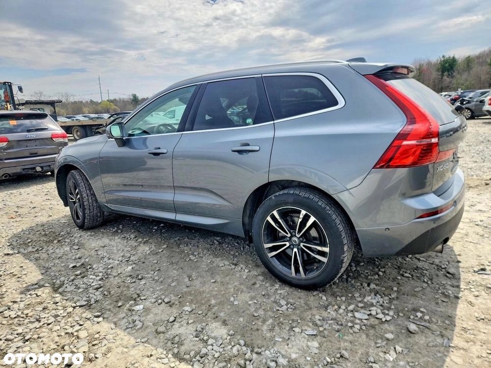 Volvo XC 60 T6 AWD Geartronic Momentum - 4