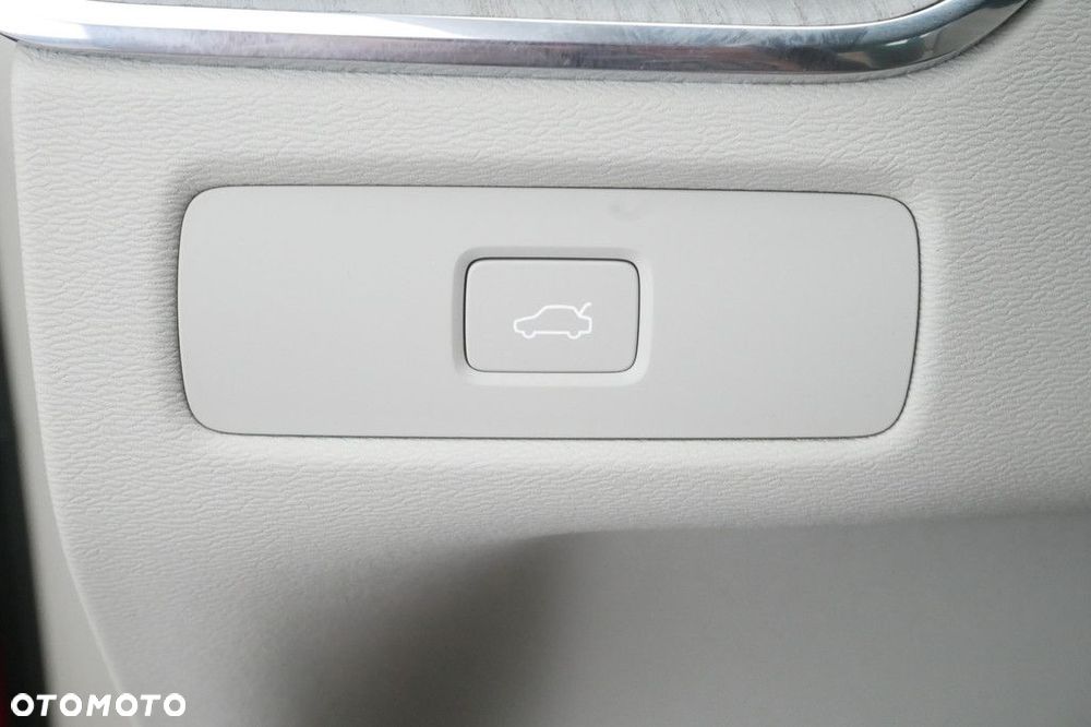 Volvo XC 60 B5 B AWD Plus Bright - 18