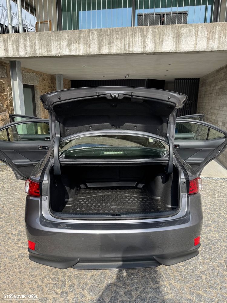 Lexus IS 300H Executive+ - 9