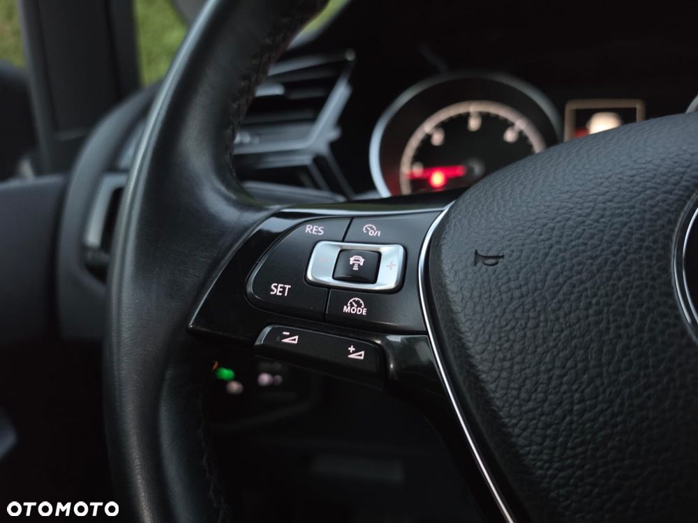 Volkswagen Touran - 15