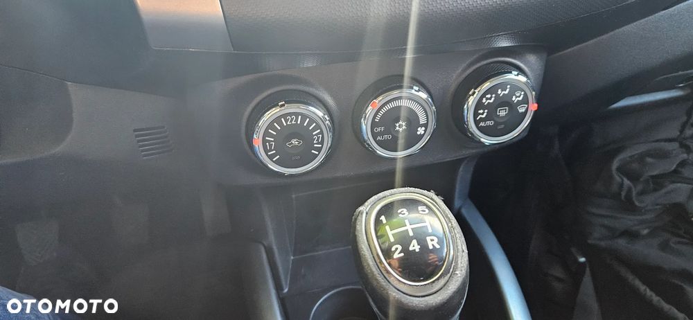 Mitsubishi Outlander - 21